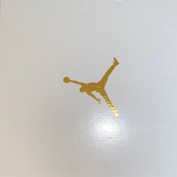 Jordan 11 Low - Picture 2 of 4